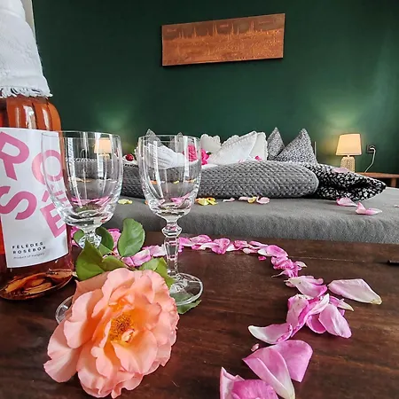 アパート Meszi Vendeghaz *